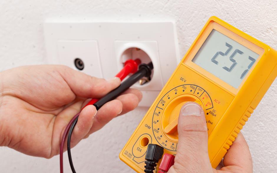 besoin d'un électricien Plaisir